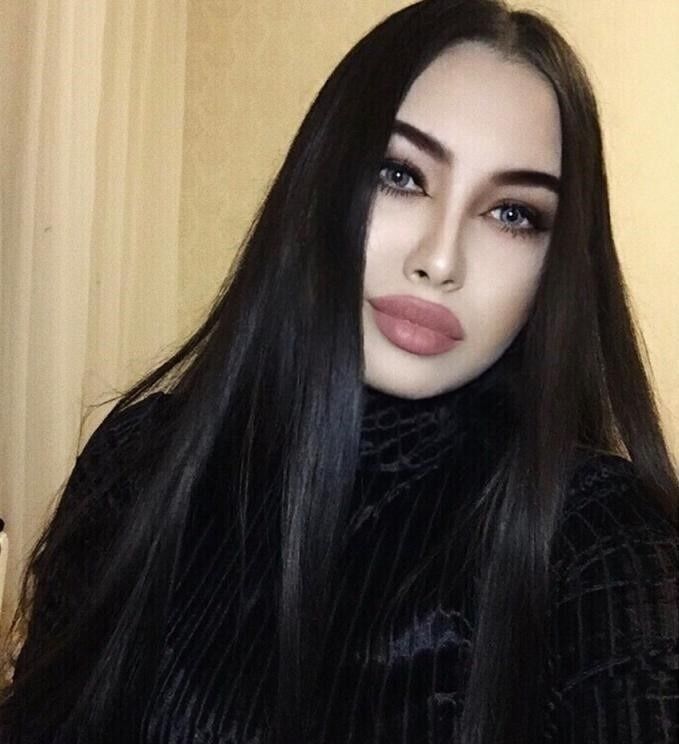 Эскорт АНЯ VIP стройная подарит расслабляющий массаж и пригласит к себе