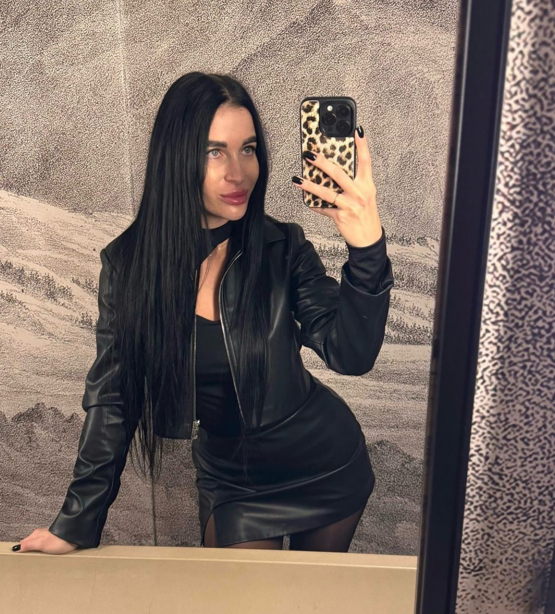 Девушка АЛЯ 21 лет исполнит ролевые игры и позовет в гости