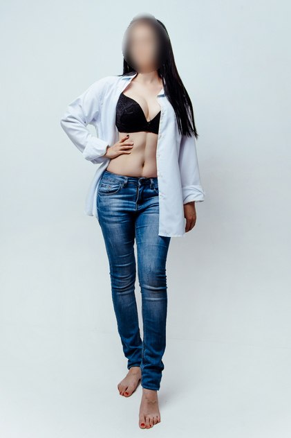 Профессионалка Екатерина стройная исполнит расслабляющий массаж и позовет в гости в Район - Юго-Запад