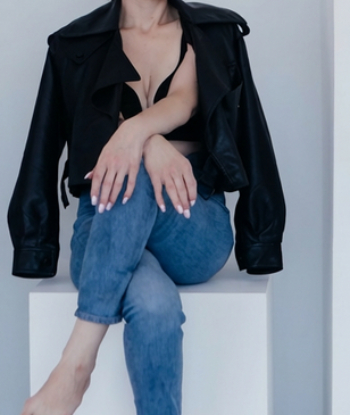 Индивидуалка Ксюша SEXSi с 3 размером груди сделает нежно анальный секс и позовет в гости