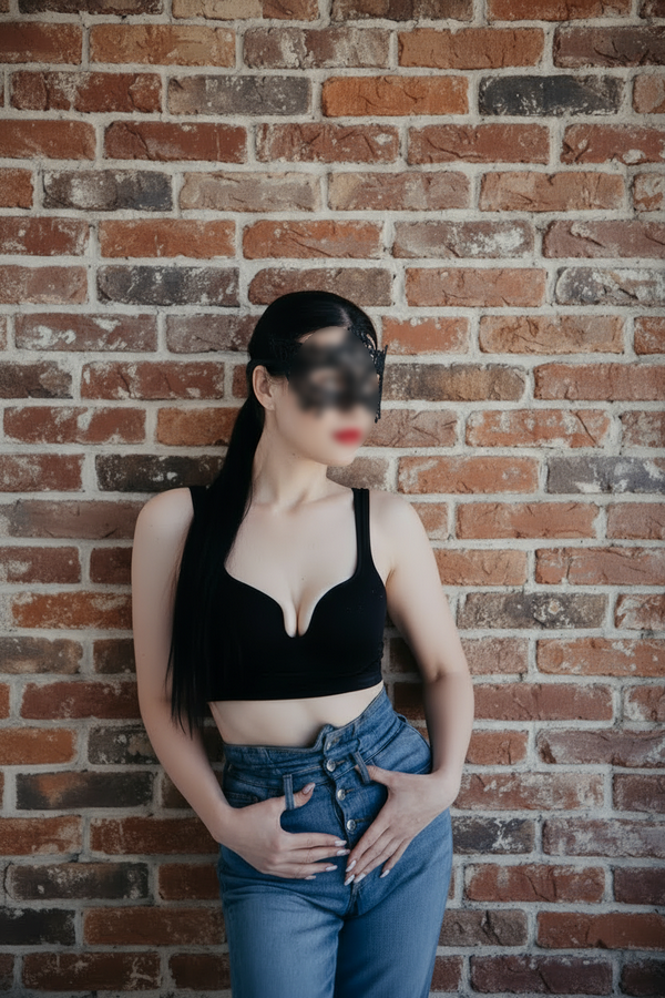 Эскорт Ксюшечка с 3 размером груди сделает качественно минет без резинки и пригласит к себе в Район - Юго-Запад