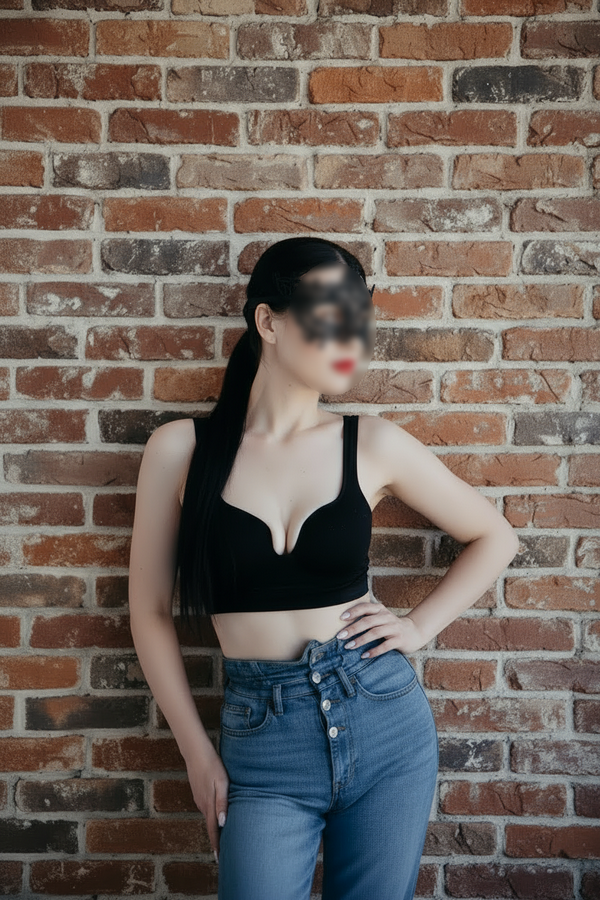 Индивидуалка Ксюшечка с 3 размером груди сделает с удовольствием минет в презервативе и примет у себя