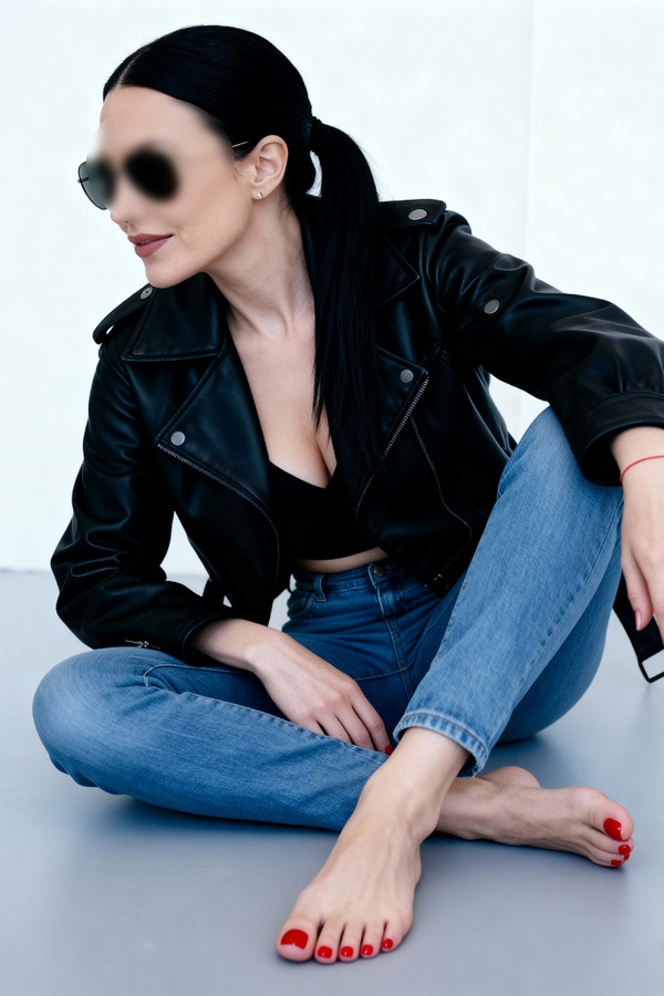 Массажистка Ксюша МБР доп 25 лет сделает с удовольствием куннилингус и позовет в гости в Район - Юго-Запад