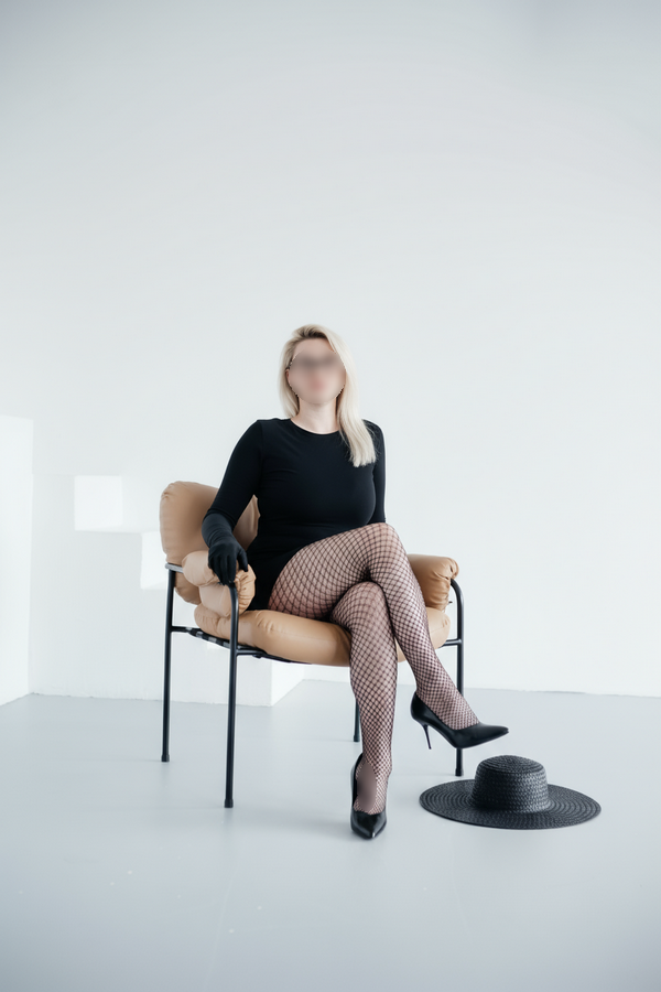 Шлюха Алекса 25 лет сделает с удовольствием минет без резинки и пригласит к себе в Район - Юго-Запад