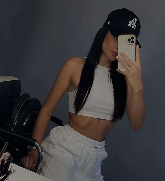 Профессионалка Леся с 2 размером груди исполнит фут-фетиш и пригласит к себе в Район - Центр