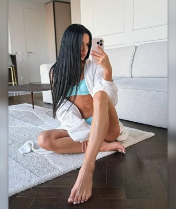 Индивидуалка ЭВЕЛИНА стройная исполнит минет без резинки и примет у себя