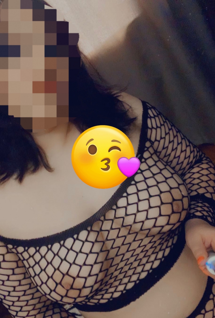 Девушка Оля спортивная сделает качественно куннилингус и пригласит к себе