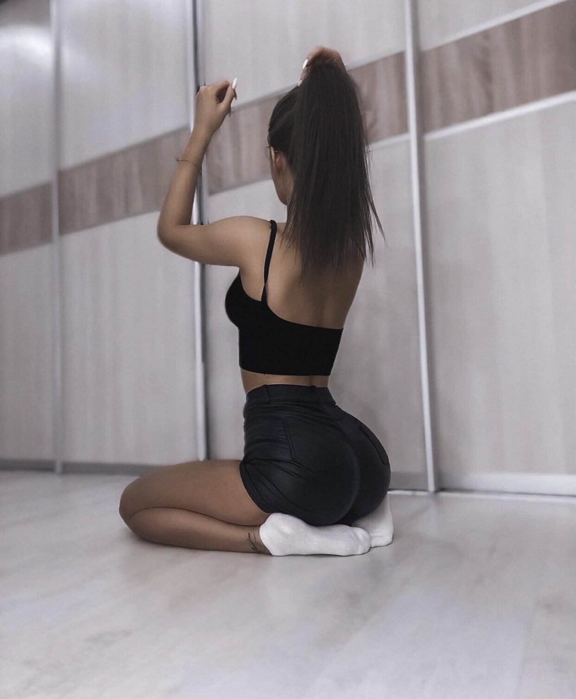 Эскорт Оля стройная подарит ветка сакуры и пригласит к себе в Район - Юго-Запад