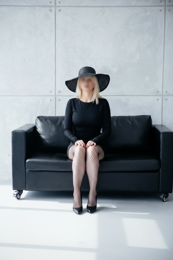 Индивидуалка Саша 25 лет исполнит минет без резинки и примет у себя