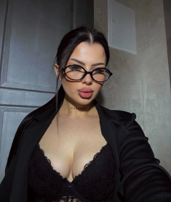 Путана ВИТА 23 лет сделает с удовольствием куннилингус и пригласит к себе