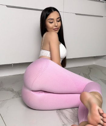 Шлюха КАТЕРИНА 23 лет подарит золотой дождь выдача и примет у себя в Район - Центр