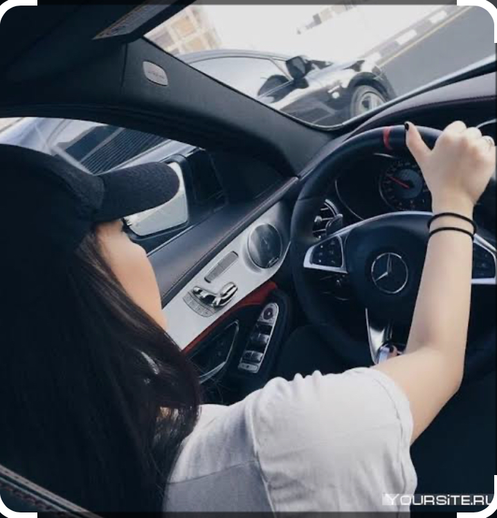 Массажистка Milana с 4 размером груди сделает нежно минет в презервативе и примет у себя