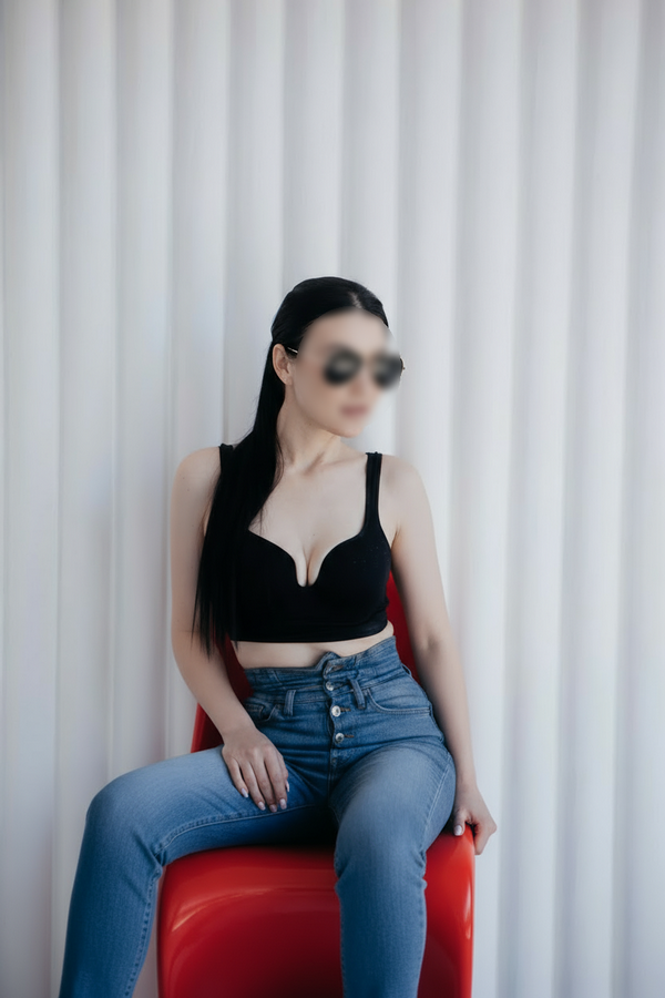 Шлюха Ксюша стройная сделает нежно минет без резинки и примет у себя в Район - Юго-Запад