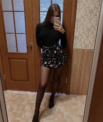 Профессионалка Нина с 3 размером груди сделает нежно минет без резинки и примет у себя