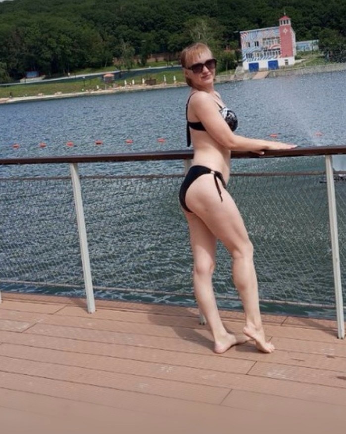 Брюнетка Юля 26 лет исполнит ролевые игры и позовет в гости