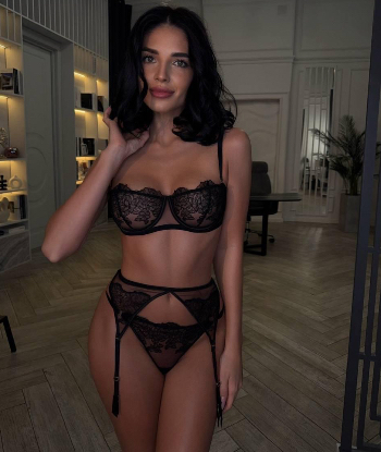 Девушка по вызову Эля стройная подарит куннилингус и примет у себя в Район - Центр