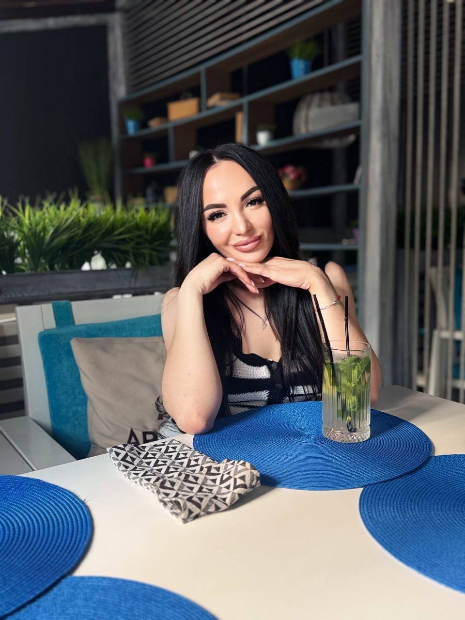 Девочка МИЯ REAL PHOTO стройная подарит эскорт и позовет в гости