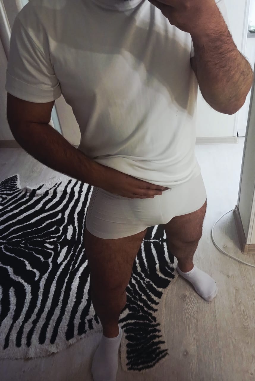 Брюнетка  Славик 32 лет исполнит точечный массаж и примет у себя